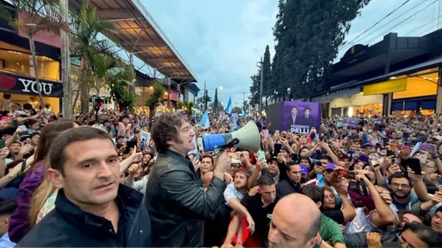 Cuenta regresiva para las elecciones: Milei cierra en Rosario y Kicillof junto a Taiana y Massa en San Martín