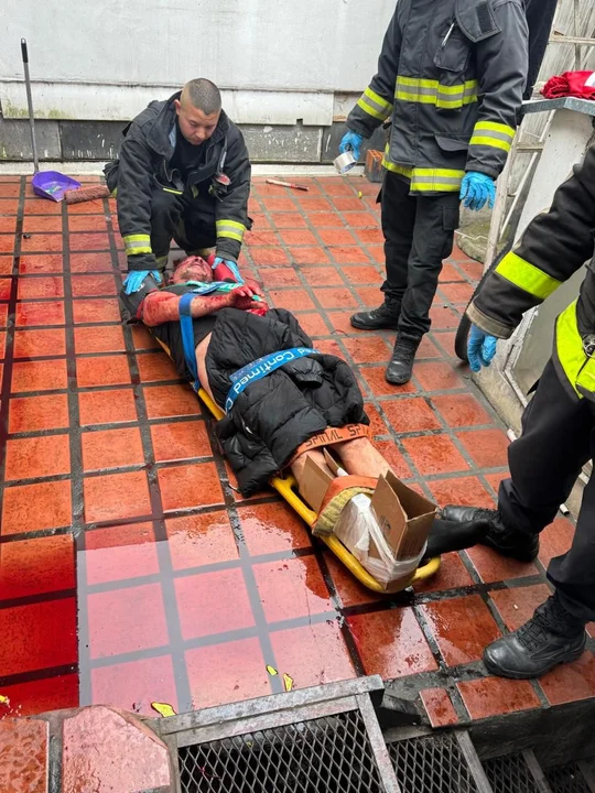 Dos heridos tras una violenta pelea a cuchillazos en una pensión de La Plata