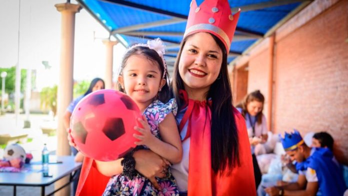 Entrega-de-juguetes-imagen-de-archivo-750x422